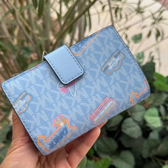 Michael Kors Jet Set Medium Printed Signature Logo Wallet - Diner Drive - In - Picture 3 of 5